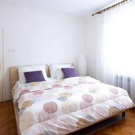 Gasthuis Apartments&rooms Lonzor