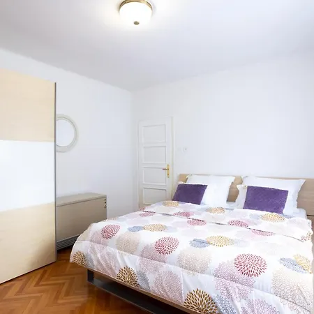 Apartments&rooms Lonzor