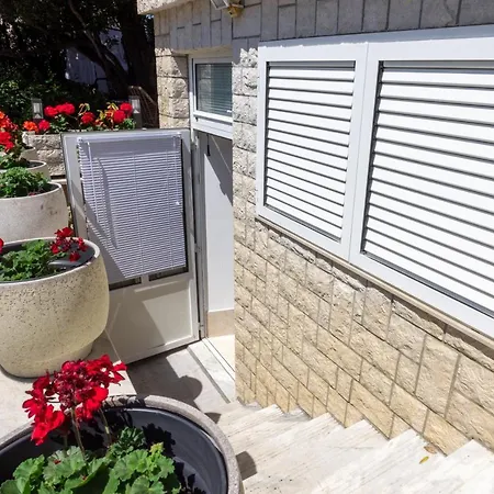 Lonzor Affittacamere 3*