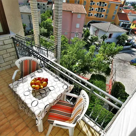 Apartments&rooms Lonzor 3*