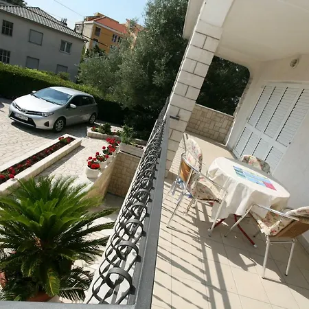 Gasthuis Apartments&rooms Lonzor