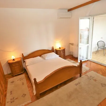 Gasthuis Apartments&rooms Lonzor