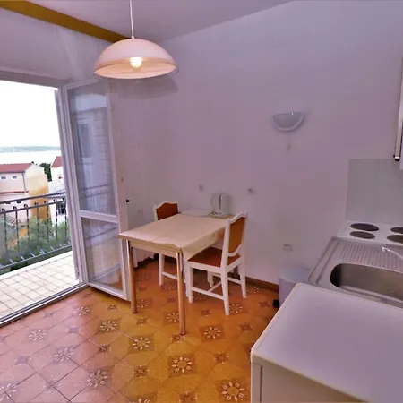 Apartments&rooms Lonzor