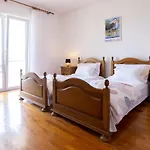 بيت ضيافة Lonzor 3*