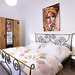 Lonzor بيت ضيافة سيلتسي