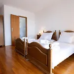 بيت ضيافة Lonzor سيلتسي