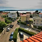Lonzor بيت ضيافة سيلتسي