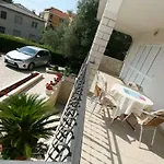 بيت ضيافة Lonzor