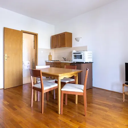 Lonzor 3* Selce