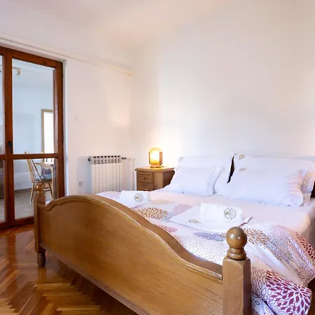 Lonzor Guest house 3*