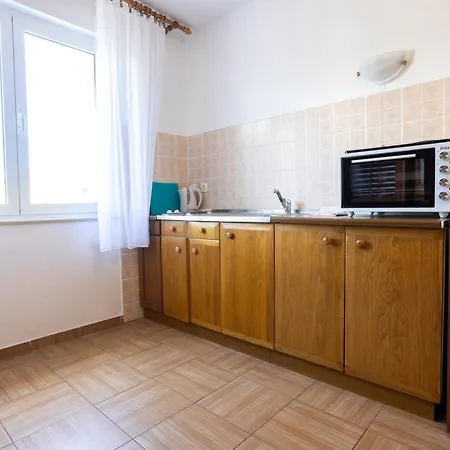 Guest house Lonzor Selce