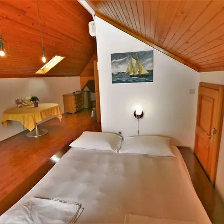 Lonzor 3* Selce