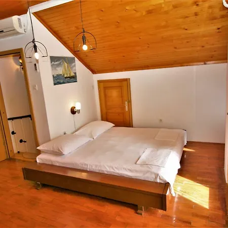 Lonzor Guest house Selce