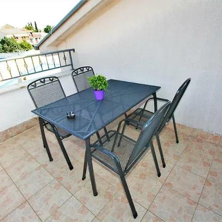 Guest house Lonzor 3*