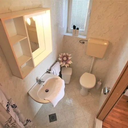 Lonzor Guest house 3*