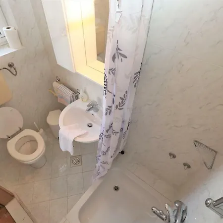 Lonzor 3* Selce