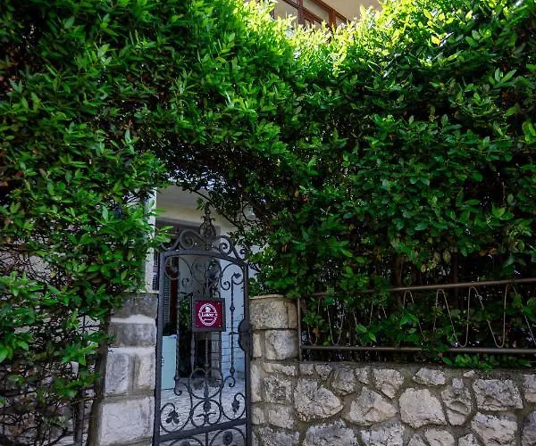 Lonzor 3* Selce