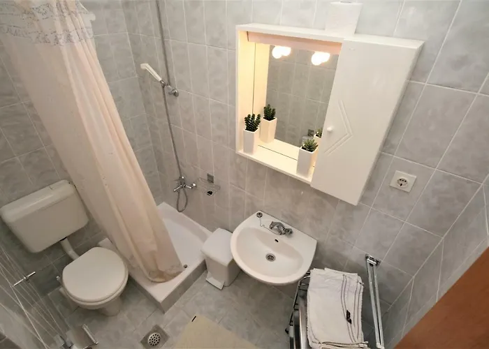 Lonzor 3* Selce