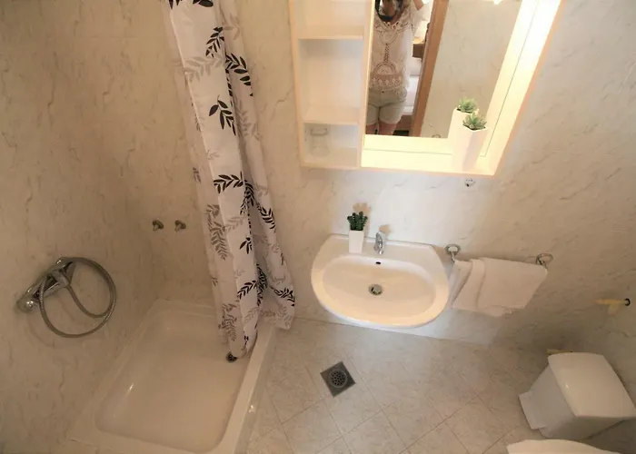 Lonzor 3* Selce